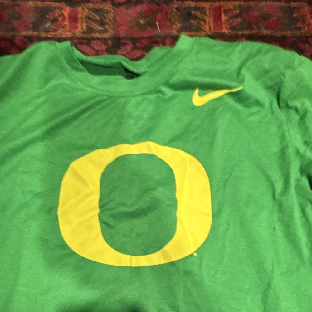 Nike Oregon Ducks Dri-FIT The Nike Tee Green Yellow T-Shirt Size M